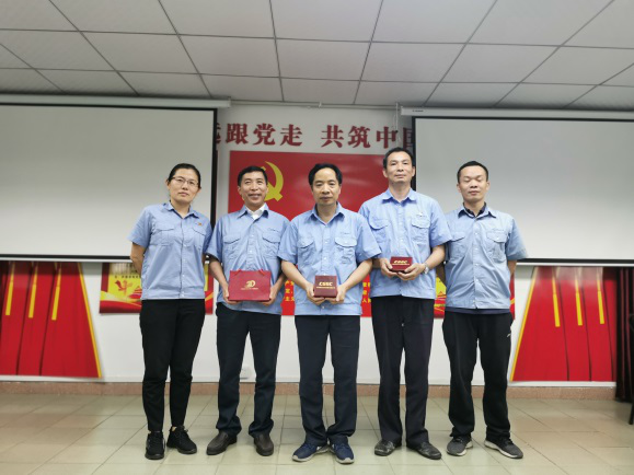 風(fēng)雨同舟三十載，一路相伴鑄輝煌