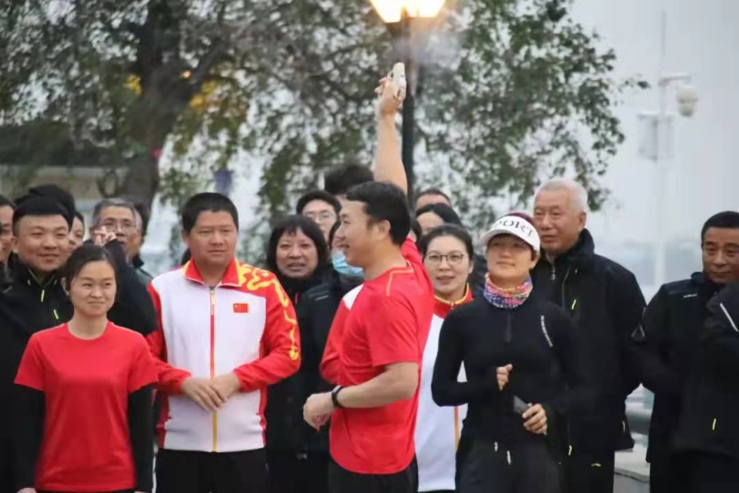 “燃爆！”這場(chǎng)迷你馬拉松激情開跑